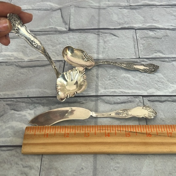 Antique LAKESIDE silver plated vineyard casserole spoons & knife set - Picture 5 of 7